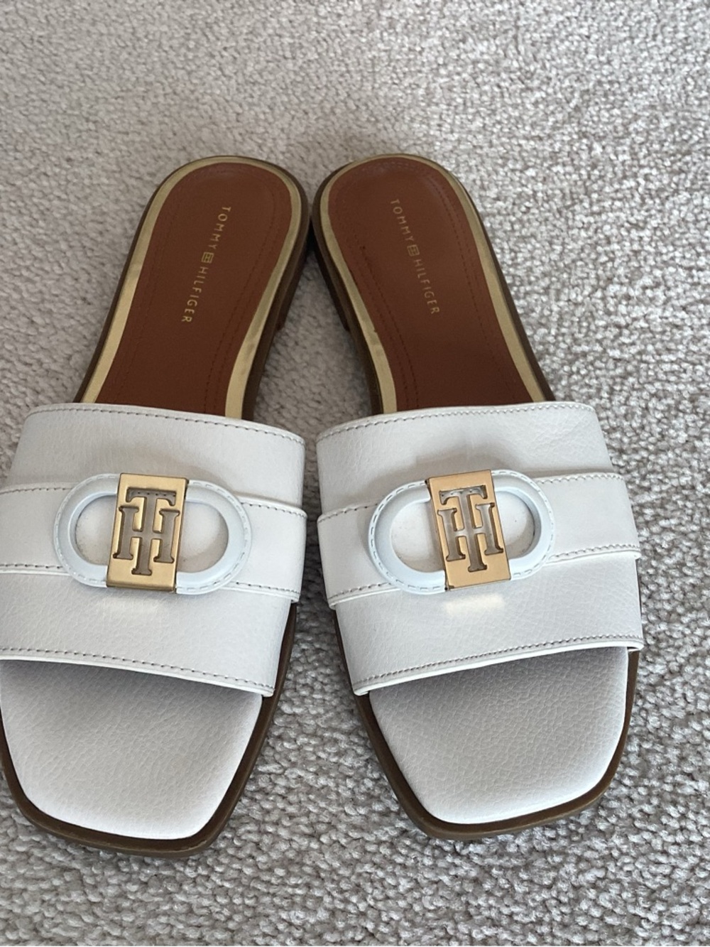 Tommy Hilfiger White Pallavi Flat Sandals, Sz 8M, perfect condition.